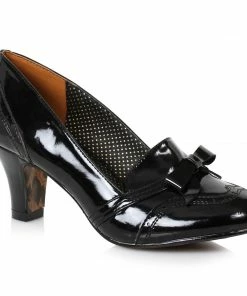 Ellie Shoes Closed Toe Loafer